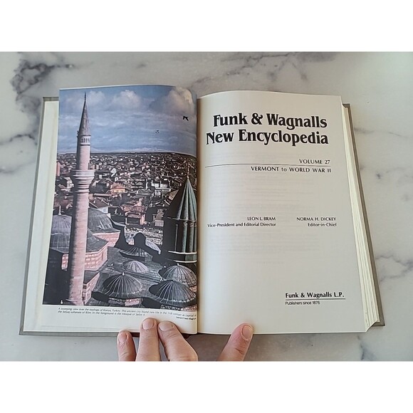 Funk & Wagnalls New Encyclopedia 27 Vermo World - Picture 3 of 10